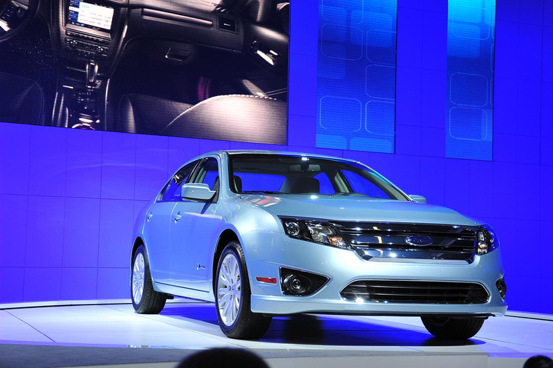 Illustration for article titled 2010 Ford Fusion Pricing Starts Under $19,300, Hybrid At $27,270